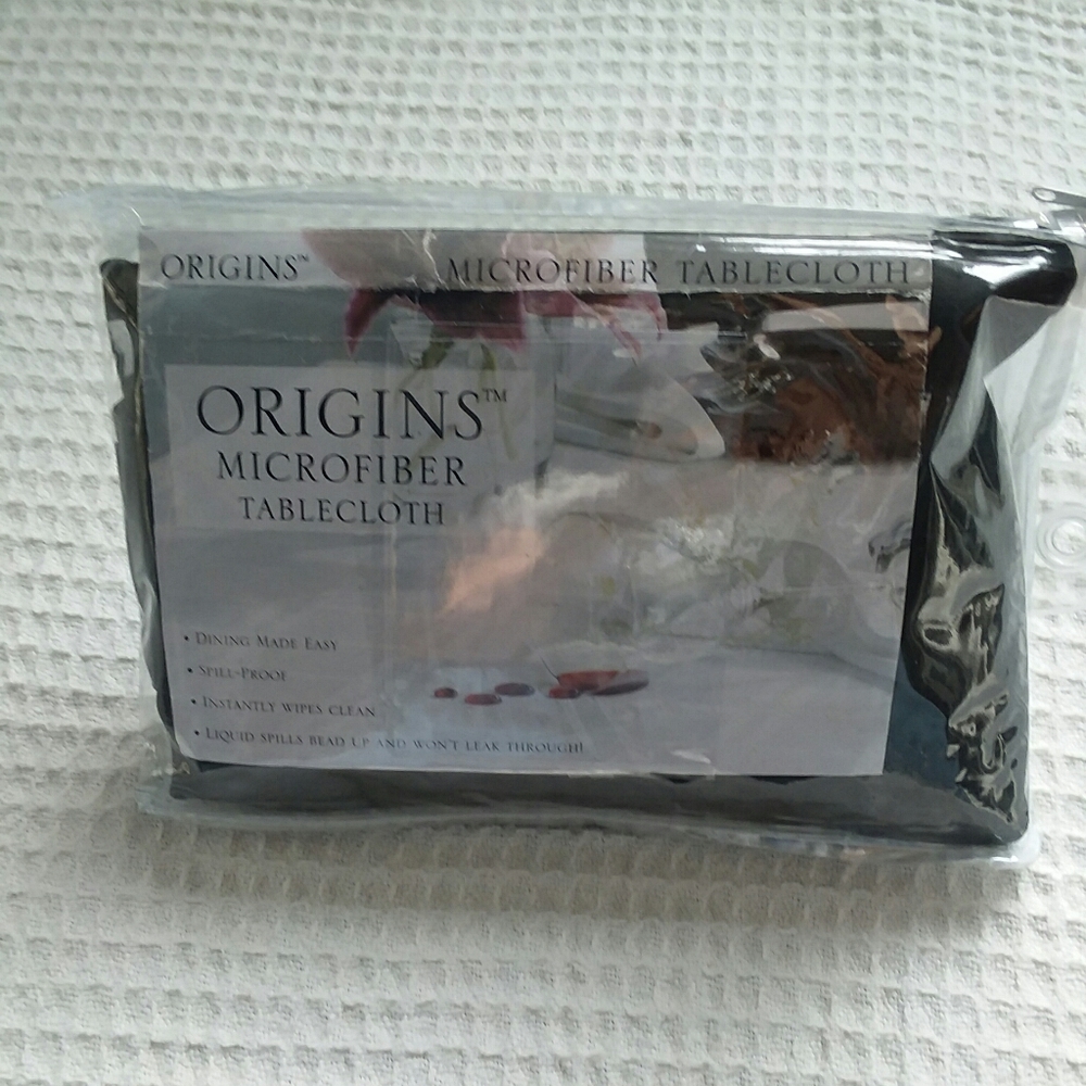 Origins Round Black Microfiber Tablecloth